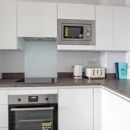Apartment Modern And Stylish 1 Bedroom In The Heart Of