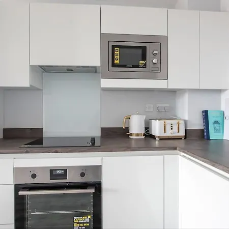 Apartment Modern And Stylish 1 Bedroom In The Heart Of