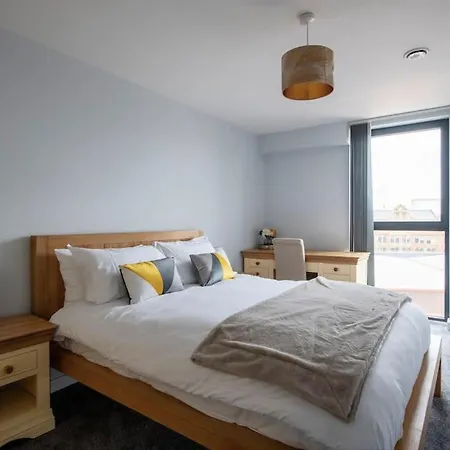 Modern And Stylish 1 Bedroom In The Heart Of Apartment