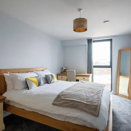 Modern And Stylish 1 Bedroom In The Heart Of Apartment *