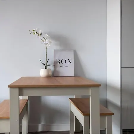 Apartment Modern And Stylish 1 Bedroom In The Heart Of *