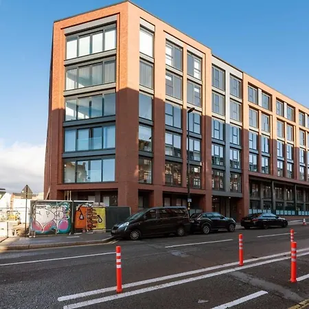 Modern And Stylish 1 Bedroom In The Heart Of Apartment